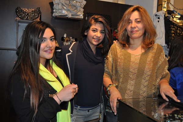 S ladies boutique Opening